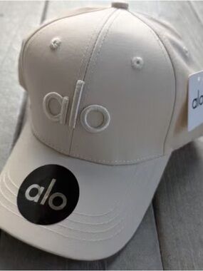 Alo Yoga Hat Cream